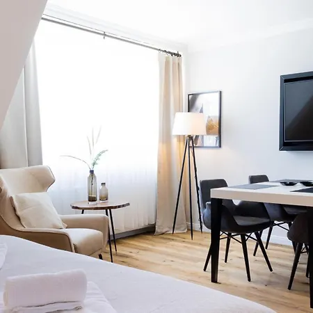 Strandnahe & Hochwertige Ferienunterkunft, Mit Gartenzugang, Parkplatz Und Fahrradunterstellplatz * 샬베우츠