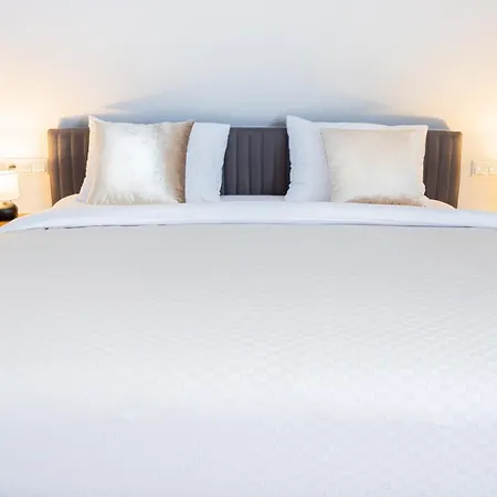 Strandnahe & Hochwertige Ferienunterkunft, Mit Gartenzugang, Parkplatz Und Fahrradunterstellplatz * 샬베우츠