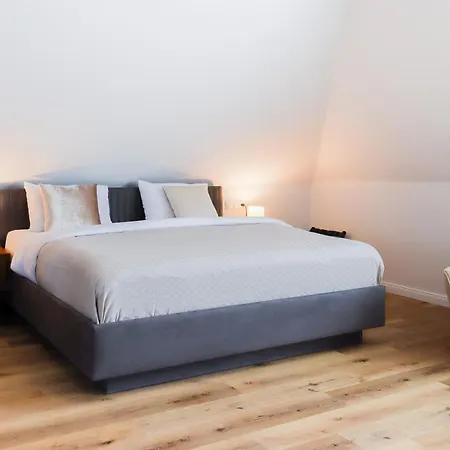 Strandnahe & Hochwertige Ferienunterkunft, Mit Gartenzugang, Parkplatz Und Fahrradunterstellplatz 아파트