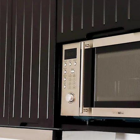 Strandnahe & Hochwertige Ferienunterkunft, Mit Gartenzugang, Parkplatz Und Fahrradunterstellplatz 샬베우츠